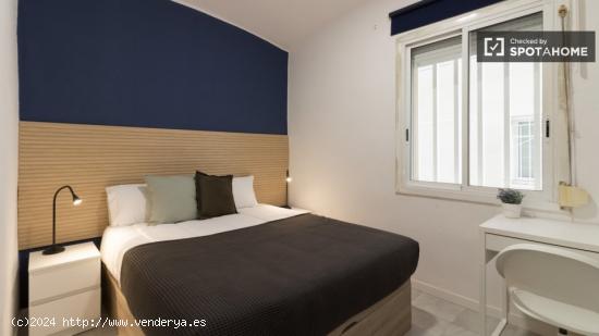 Alquiler de habitaciones en piso de 4 dormitorios en La Teixonera - BARCELONA