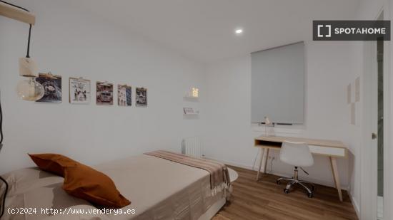 Alquiler de habitaciones en apartamento de 4 dormitorios en Fort Pienc - BARCELONA