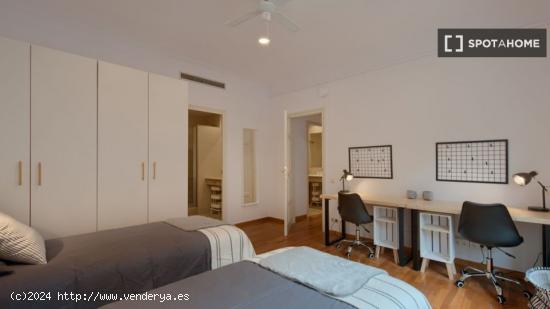 Se alquila habitación doble compartida en piso de 6 habitaciones en Sant Gervasi - Galvany - BARCEL