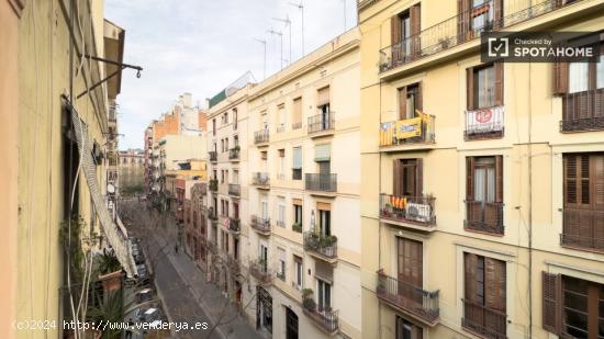 Alquiler de habitaciones en piso de 5 habitaciones en El Poble-Sec - BARCELONA