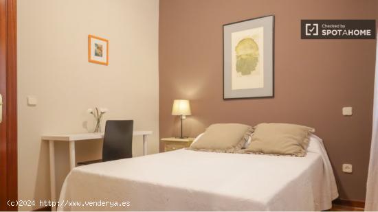 Se alquila dormitorio en Calle Goya - MADRID