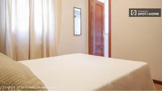 Se alquila dormitorio en Calle Goya - MADRID