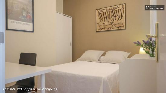  Se alquila dormitorio en Calle Goya - MADRID 