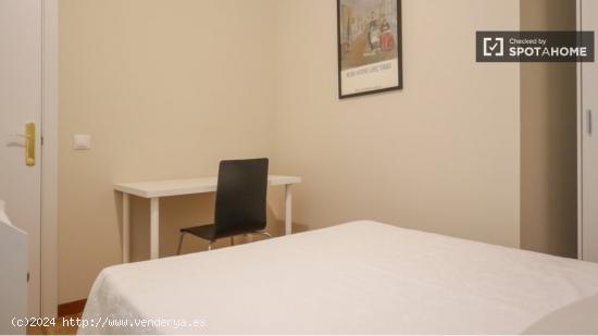 Se alquila dormitorio en Calle Goya - MADRID