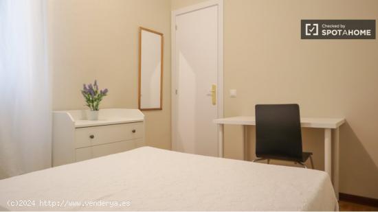 Se alquila dormitorio en Calle Goya - MADRID