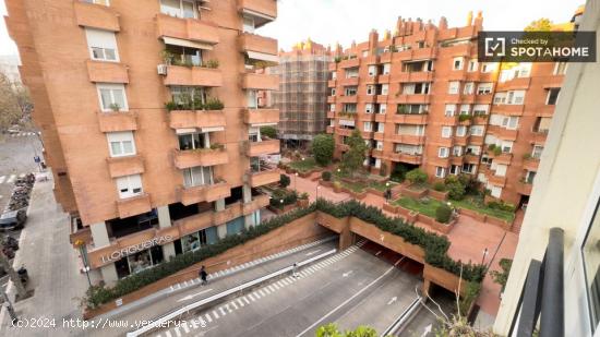 Habitaciones en alquiler en piso de 6 habitaciones en Sarrià-Sant Gervasi - BARCELONA