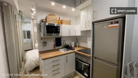 Acogedor apartamento de 1 dormitorio cerca de Palacio, Madrid - MADRID