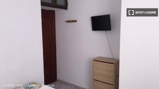 Alquiler de habitaciones en apartamento de 8 dormitorios en Cruz De Humilladero - MALAGA