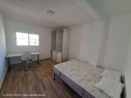  Alquiler de habitaciones en piso de 5 dormitorios en El Calvari - VALENCIA 