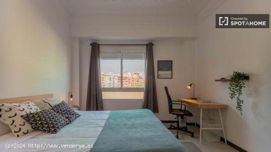 ¡Habitaciones en alquiler en un Piso de 5 Habitaciones en Valencia! - VALENCIA