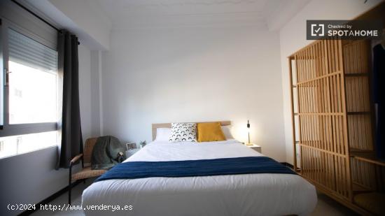 ¡Habitaciones en alquiler en un Piso de 5 Habitaciones en Valencia! - VALENCIA