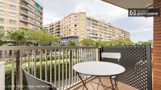 ¡Habitaciones en alquiler en un apartamento de 5 dormitorios en Barcelona! - BARCELONA