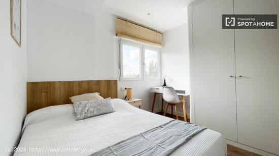 Alquiler de habitaciones en apartamento de 8 dormitorios en Vista Alegre - MADRID