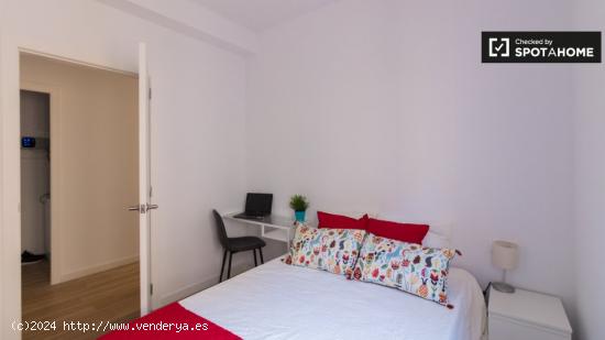 Alquiler de habitaciones en piso de 7 habitaciones en Gràcia Barcelona - BARCELONA