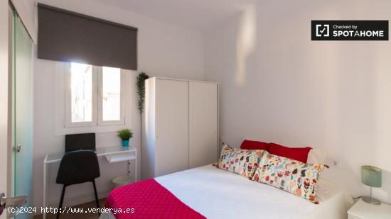 Alquiler de habitaciones en piso de 7 habitaciones en Gràcia Barcelona - BARCELONA