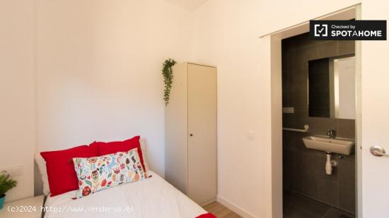 Alquiler de habitaciones en piso de 7 habitaciones en Gràcia Barcelona - BARCELONA