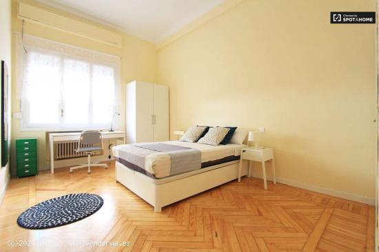  Gran habitación con llave independiente en apartamento de 7 dormitorios, Retiro - MADRID 