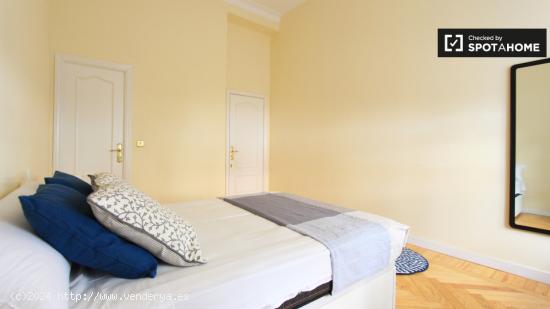 Gran habitación con llave independiente en apartamento de 7 dormitorios, Retiro - MADRID