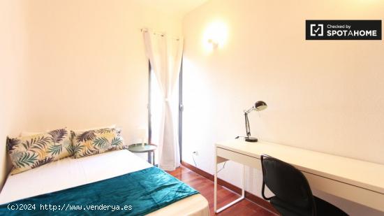 Encantadora habitación con escritorio en el apartamento Barrio Salamanca - MADRID