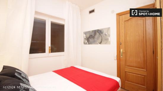 Encantadora habitación con cama matrimonial en renta en Zona Universitaria - BARCELONA