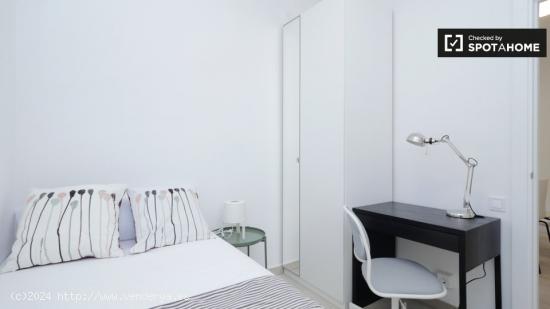 Habitación amueblada en apartamento de 7 dormitorios, Horta-Guinardó - BARCELONA