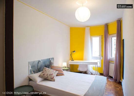  Encantadora habitación en apartamento de 5 dormitorios en Gràcia - BARCELONA 