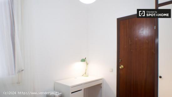 Habitación interior en apartamento de 5 dormitorios en Gràcia - BARCELONA