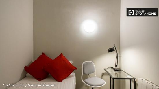 Acogedora habitación en un apartamento de 6 dormitorios, L'Esquerra de l'Eixample - BARCELONA