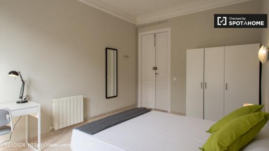 Amplia habitación en un apartamento de 6 dormitorios, L'Esquerra de l'Eixample - BARCELONA