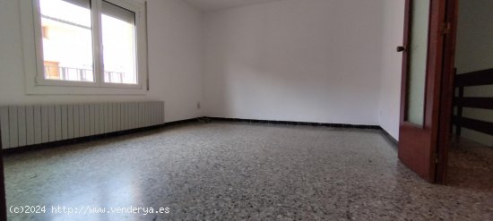 Unifamiliar adosada en venta  en Sant Hipòlit de Voltregà - Barcelona