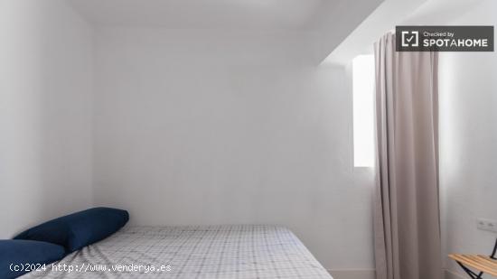 Se alquila habitación en apartamento de 2 dormitorios en Patraix - VALENCIA