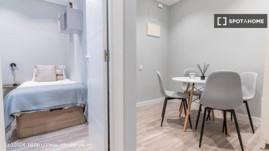 Habitaciones en apartamento de 5 dormitorios en Barcelona - BARCELONA