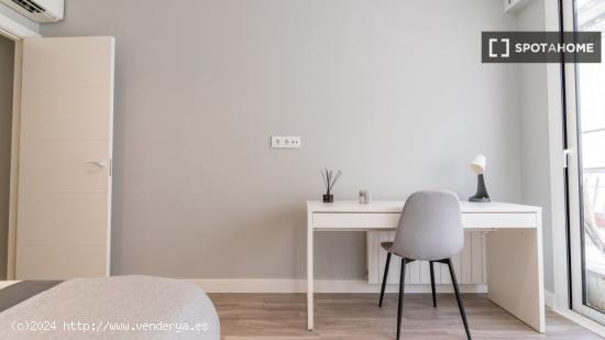 Habitaciones en apartamento de 5 dormitorios en Barcelona - BARCELONA