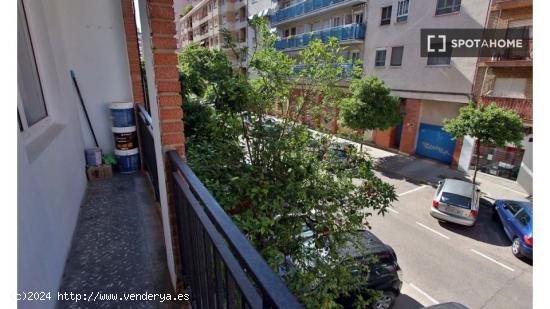 Habitación en apartamento de 3 dormitorios en Benimaclet - VALENCIA