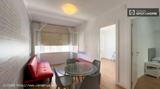 Se alquila habitación en piso de 3 habitaciones en El Prat De Llobregat - BARCELONA