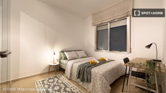 Habitación en piso compartido en barcelona. - BARCELONA