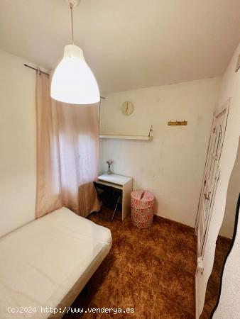  Alquiler de habitaciones en piso de 4 dormitorios en Palomeras Sureste - MADRID 