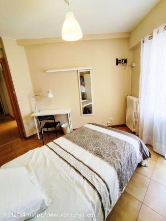  Alquiler de habitaciones en piso de 6 dormitorios en La Almozara - ZARAGOZA 