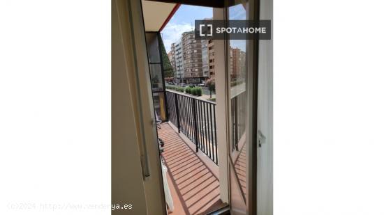 Alquiler de habitaciones en piso de 6 dormitorios en La Almozara - ZARAGOZA