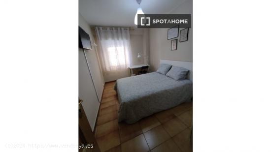 Alquiler de habitaciones en piso de 6 dormitorios en La Almozara - ZARAGOZA