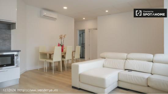 Alquiler de habitaciones en apartamento de 6 dormitorios en Lucero - MADRID