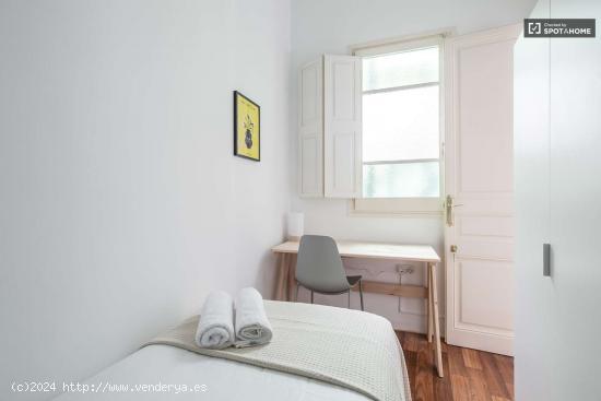  Se alquila habitación en piso compartido en Gracia. - BARCELONA 