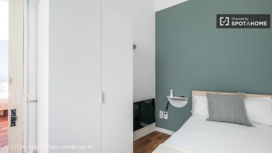 Se alquila habitación en piso compartido en Gracia. - BARCELONA