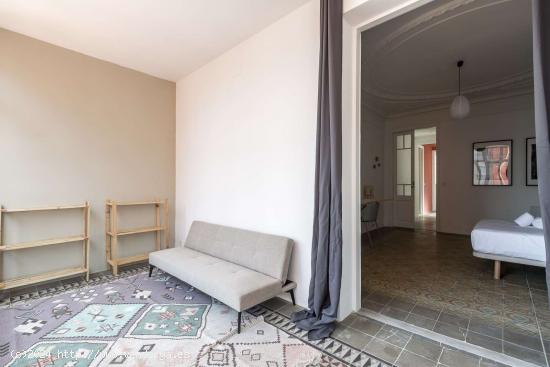  Se alquila habitación en piso compartido en Gracia. - BARCELONA 