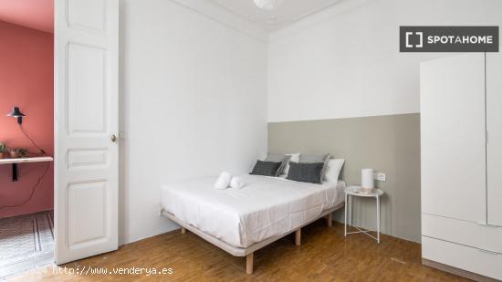 Se alquila habitación en piso compartido en Gracia. - BARCELONA