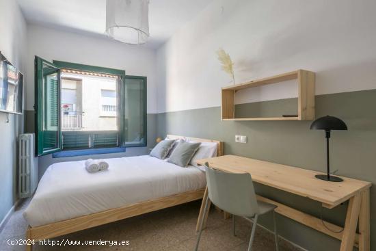  Se alquila habitación en piso compartido en Gracia. - BARCELONA 