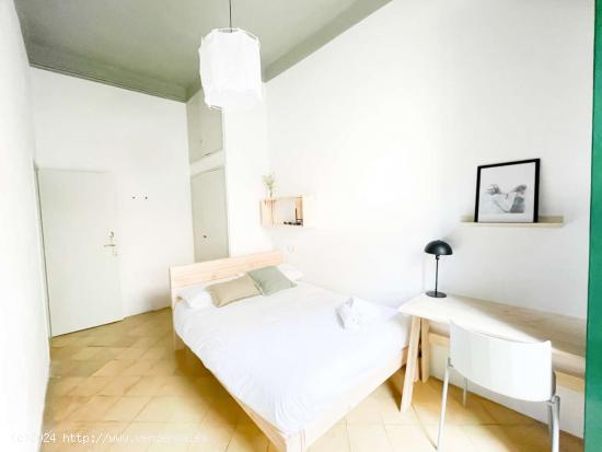  Se alquila habitación en piso compartido en Gracia. - BARCELONA 