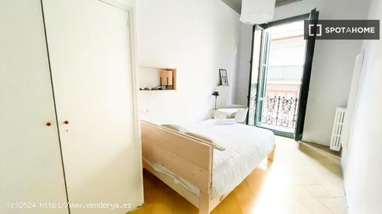 Se alquila habitación en piso compartido en Gracia. - BARCELONA