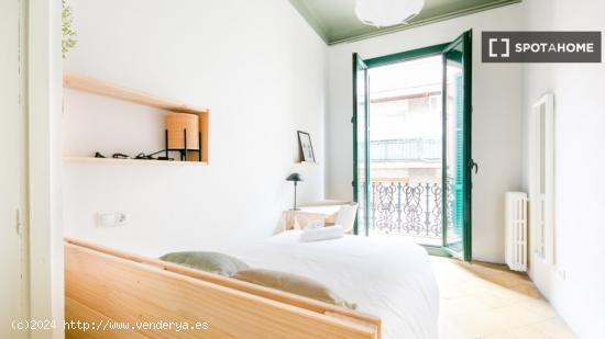 Se alquila habitación en piso compartido en Gracia. - BARCELONA