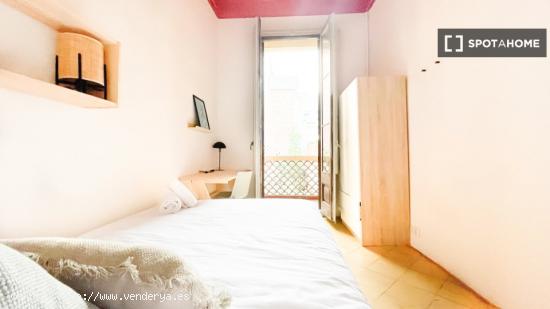 Se alquila habitación en piso compartido en Gracia. - BARCELONA